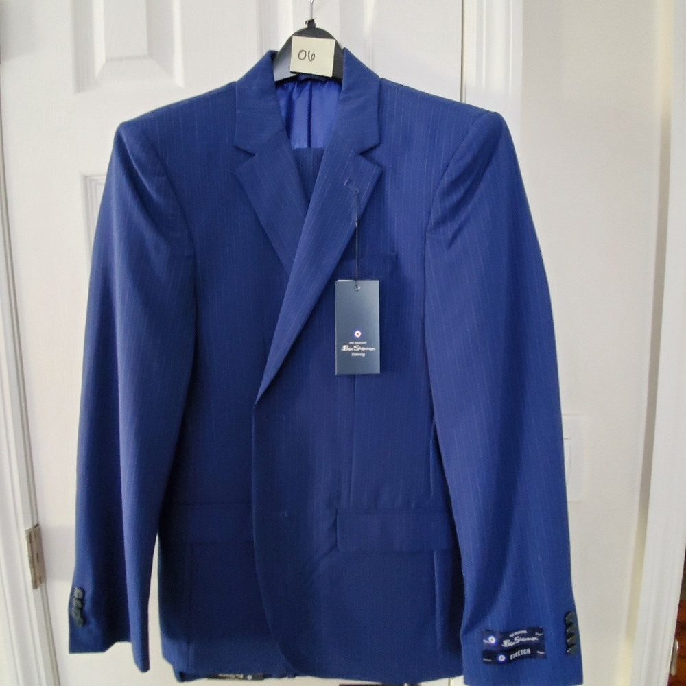 2 Piece Suit: Two-Button Stretch Wool Blend Suit